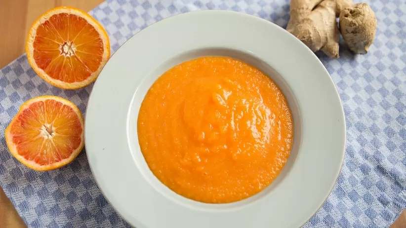 Norite šiltos sriubos? Pasiekite morkų ir apelsinų kremo receptą